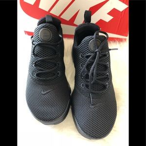 New nike shoes presto fly , size 4Y .